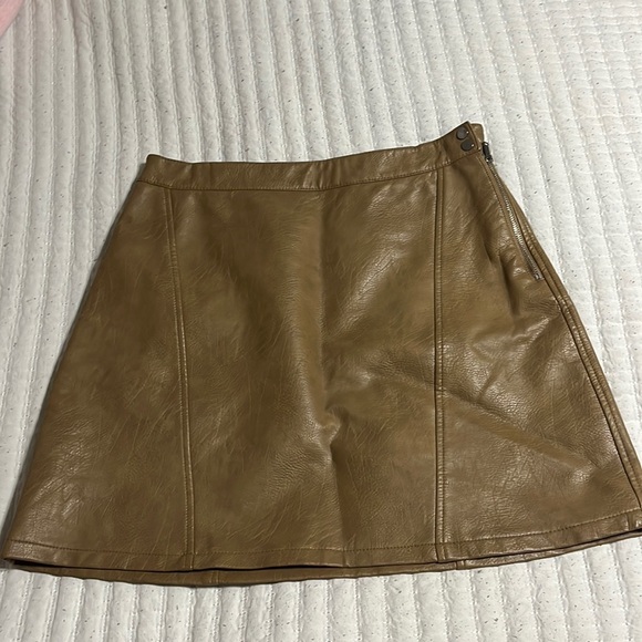 Zara Tan Skirt - Picture 1 of 4